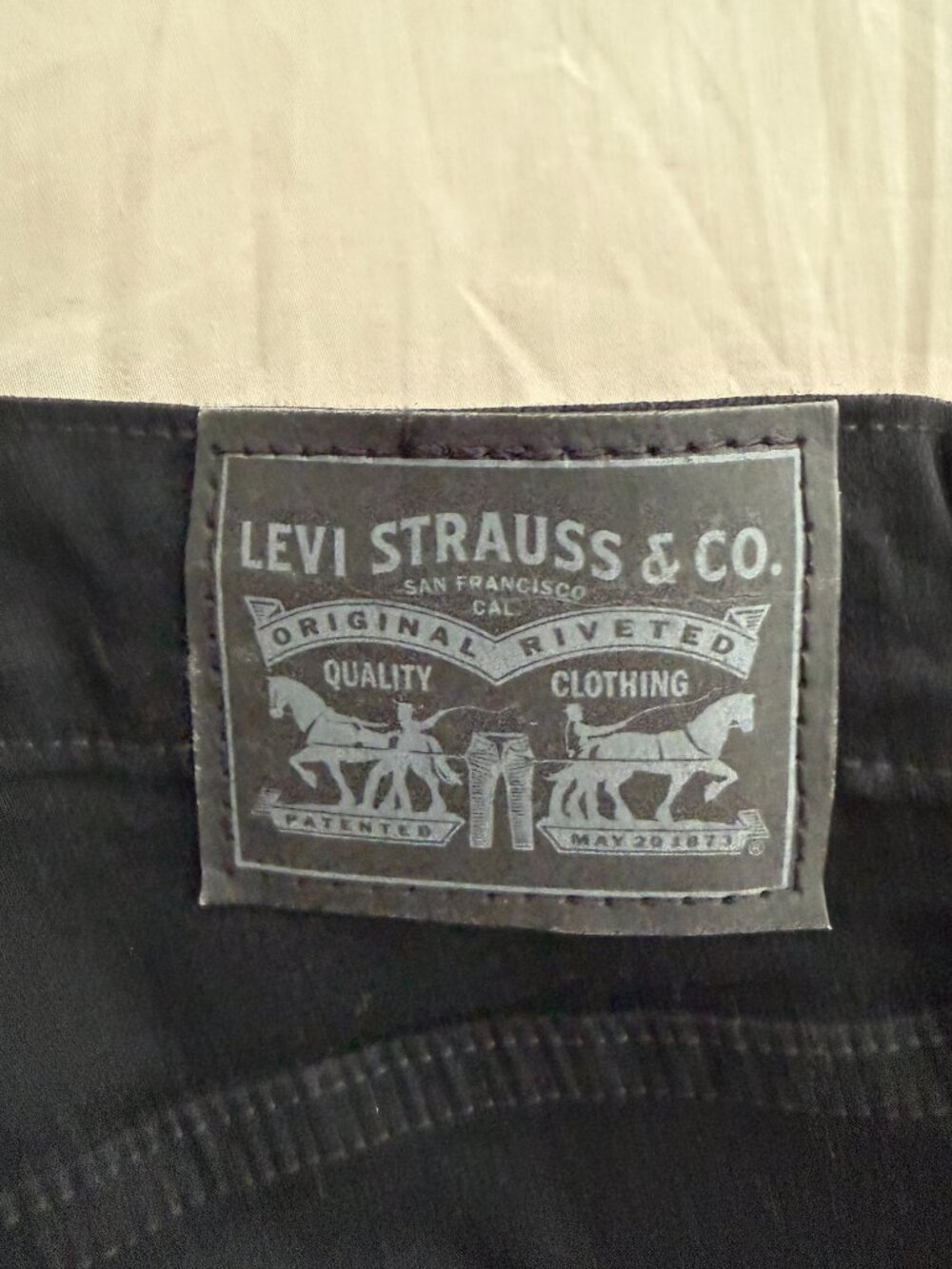 Levi's 725 High Rise Bootcut Jeans - Picture 4 of 5